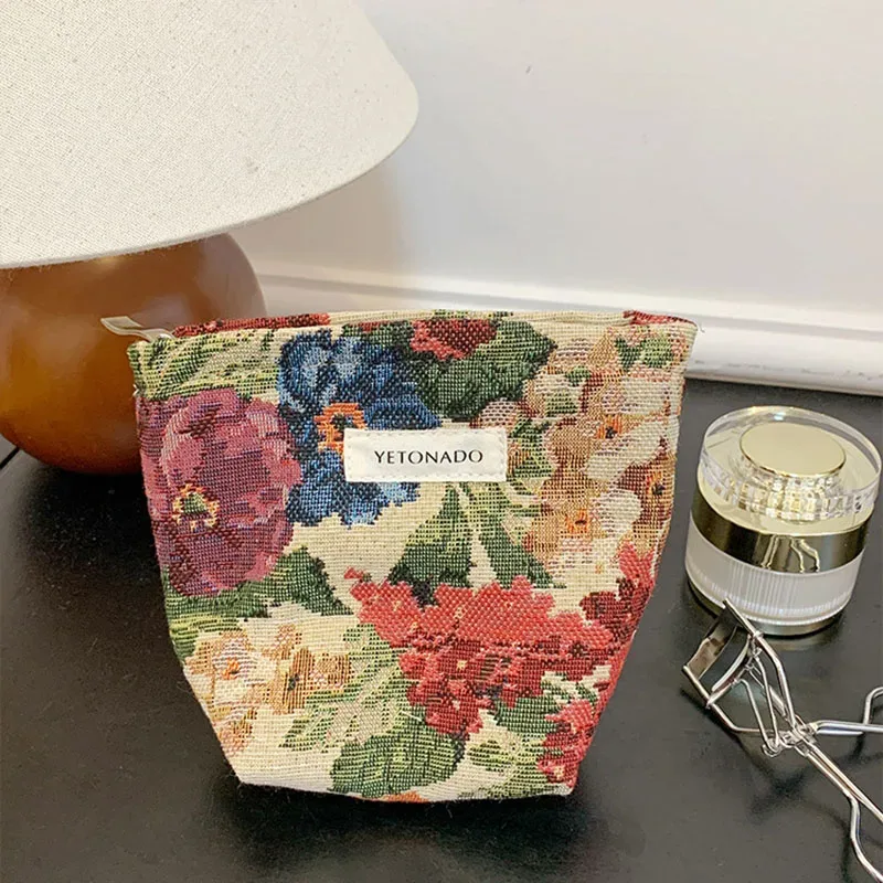 sac à cosmétiques pour femmes, étui vintage en tissu jacquard floral rouge foncé, pochette de rangement de maquillage avec fermeture éclair, petit grand sac pour brosses de toilette