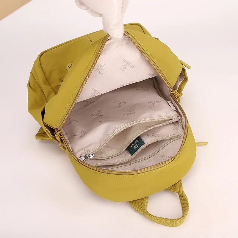 sac à dos léger 2025, nouveau style, sac d'école minimaliste de grande capacité pour femmes, petit sac à dos multifonctionnel de voyage