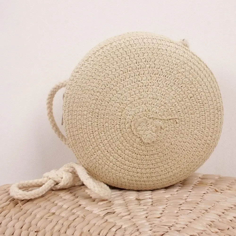 sac à bandoulière rond en paille tressée fait main pour femmes et filles, avec pompon épais, idéal pour l'été, la plage, les voyages et le quotidien, sac de rangement tendance
