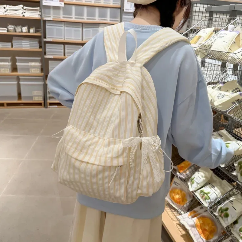 sac à dos à motif rayé, grande capacité, imprimé rayé mignon, avec pendentif, sac à dos léger en nylon, sac à dos pour les trajets quotidiens