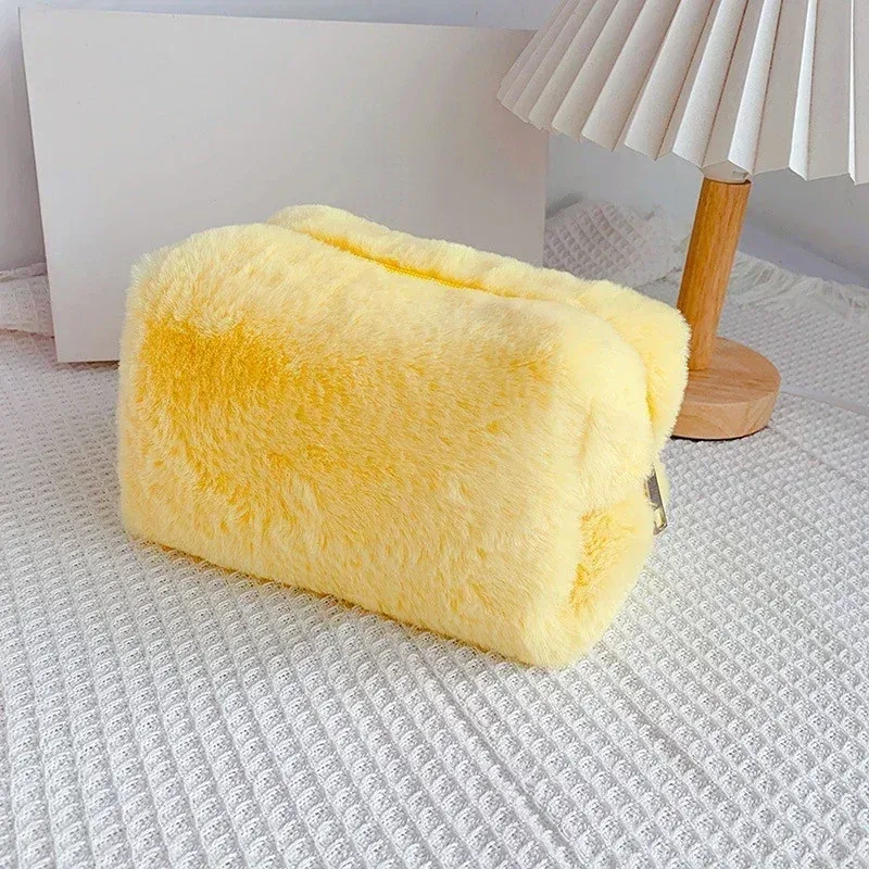 sacs de maquillage en fourrure pour femmes, sac à cosmétiques de voyage souple, étui de rangement mignon pour dames et filles, trousse de maquillage nécessaire, sacs à main solides 1 pièce