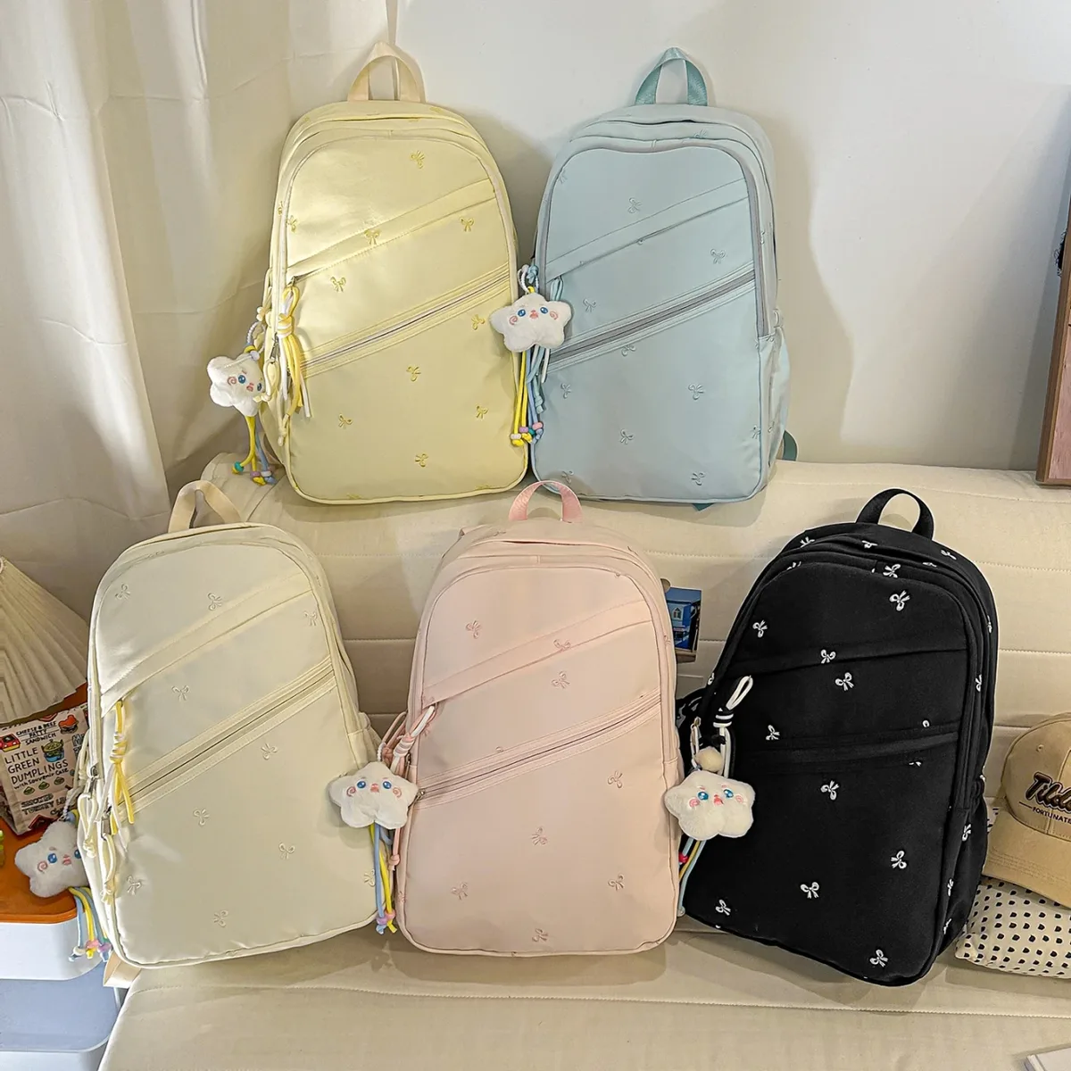 sacs à dos tendance en nylon brodés avec nœud, collection printemps/été 2026, nouveaux sacs polyvalents grande capacité pour étudiants et trajets quotidiens