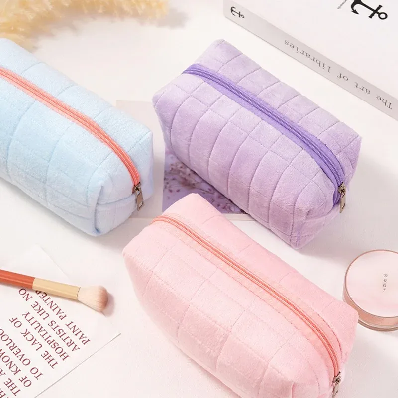 nouvelle trousse de toilette en peluche mignonne, sac de rangement pour produits de soin de la peau de voyage, sac de rangement de grande capacité pour téléphone portable féminin au design élégant
