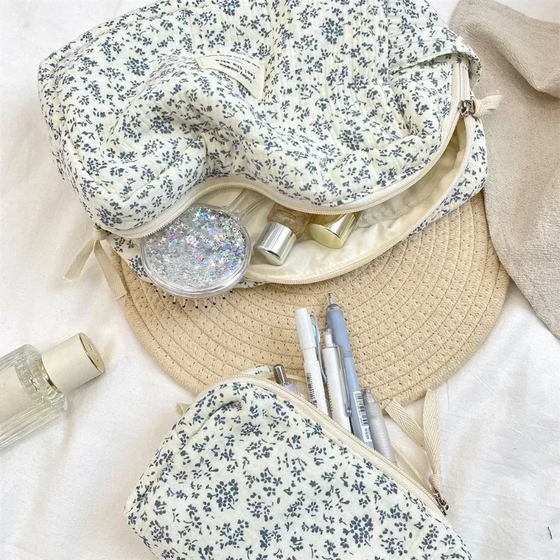 sac à cosmétiques à fleurs bleues de grande capacité, trousse de maquillage pour femmes, organisateur de voyage, trousse de toilette essentielle, pochette de maquillage, trousse à crayons pour filles