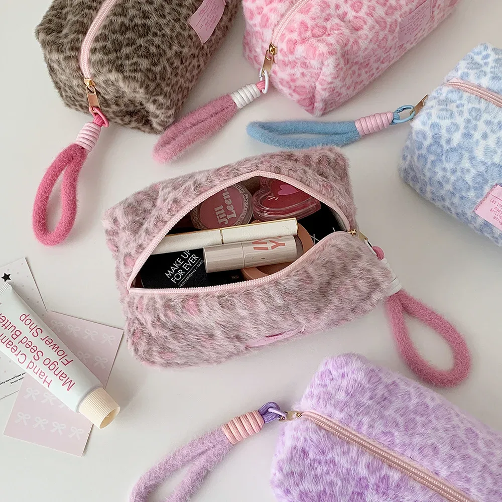 pochette de maquillage en peluche à imprimé léopard, sacs cosmétiques pour femmes, pochette pour étudiantes, sac de rangement portable pour produits de soin de la peau et articles de toilette