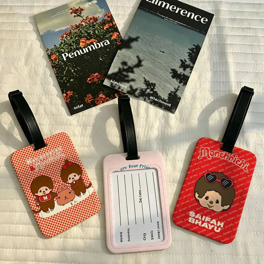 étiquette de bagage de voyage en pvc, motif dessin animé lawaii anime m-monchhichi, avec porte-carte d'informations et marqueur de nom anti-perte pour sac à dos.