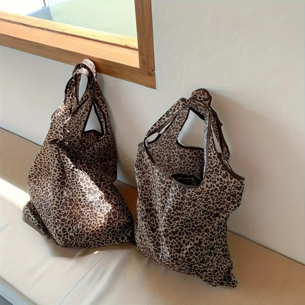 Sac fourre-tout pliable à imprimé léopard – Fabriqué en nylon/polyester léger et durable, avec un motif à pois marron, sac à main décontracté étanche, adapté aux voyages, aux courses, à l'usage quotidien et à une tenue