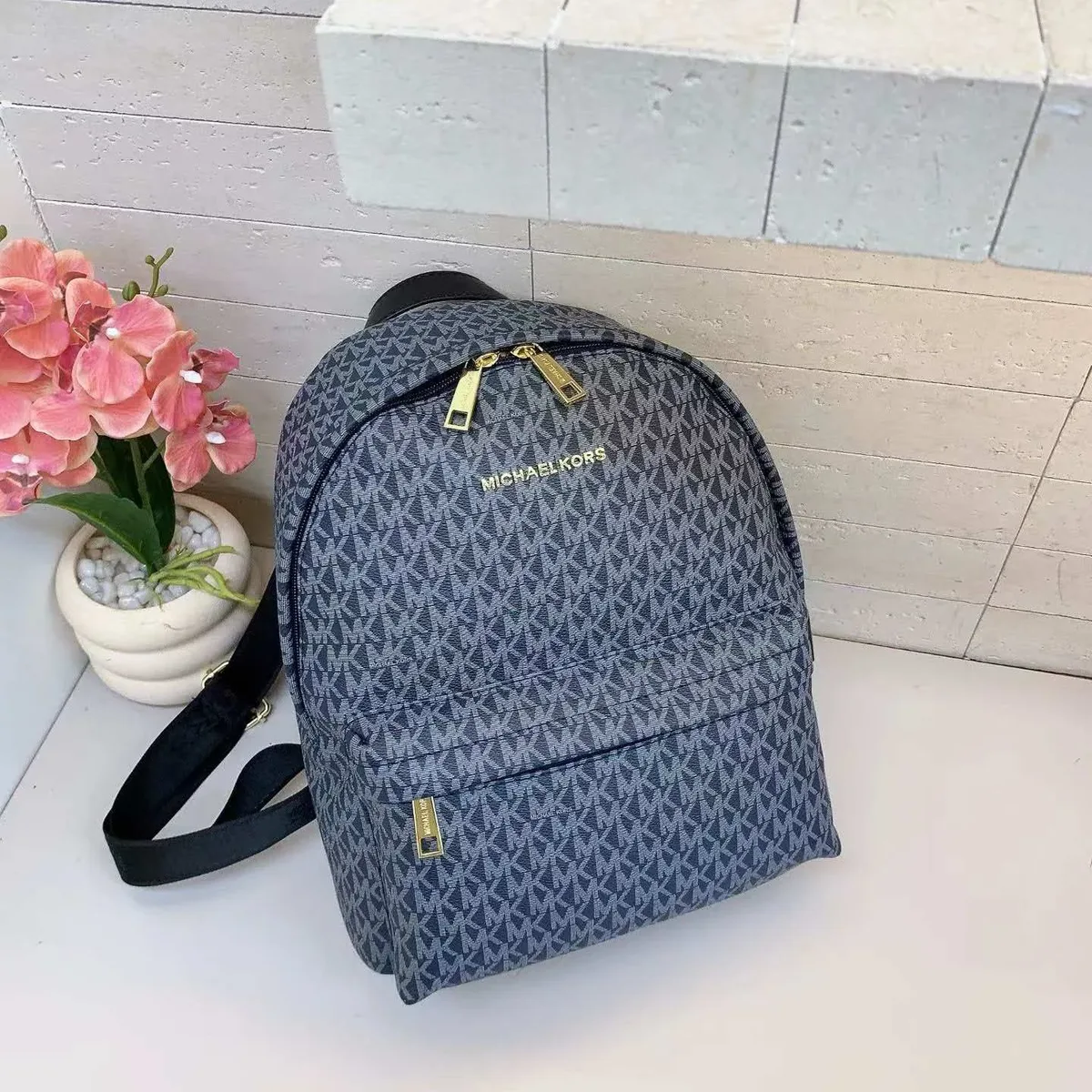 sac à dos pour femme michael kors 2026, tout nouveau design, avec logo monogramme vintage, grande capacité pour les trajets quotidiens et les sorties décontractées