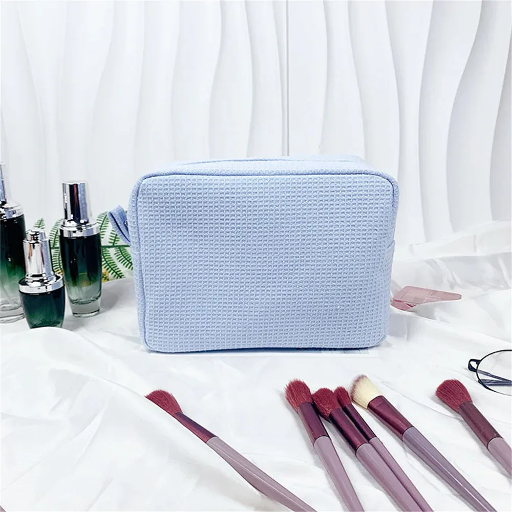 sac à cosmétiques gaufré avec nom personnalisé, rangement de voyage brodé pour femmes, trousse de maquillage pour filles simples, sacs cadeaux d'anniversaire pour femmes