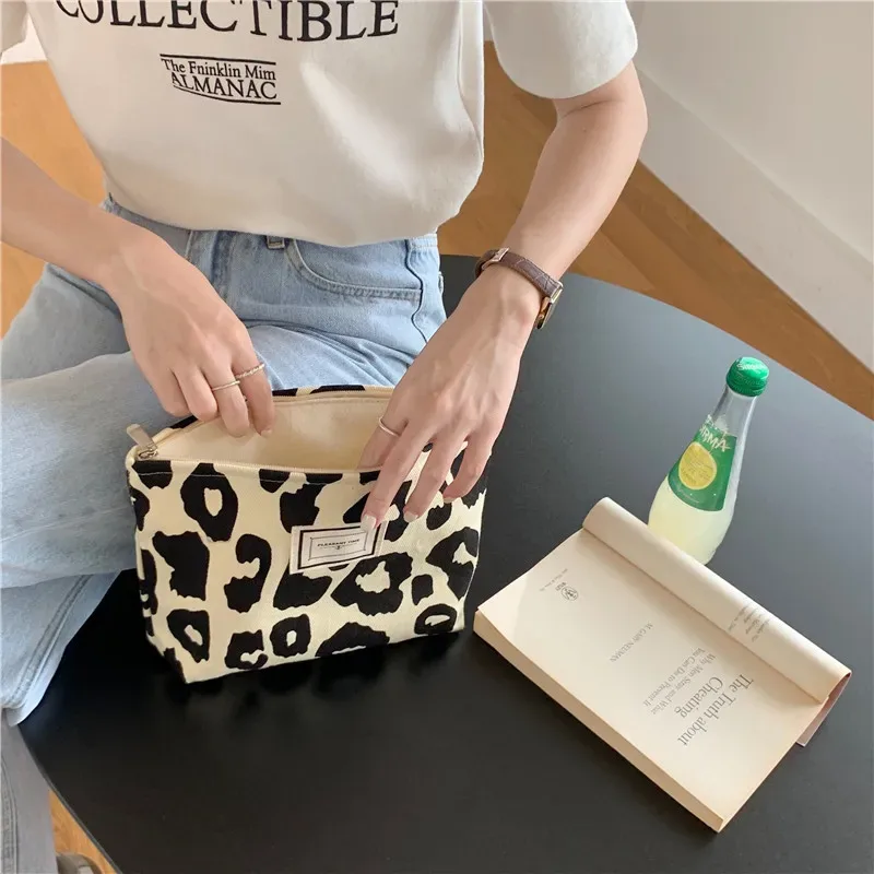 sac à cosmétiques imprimé léopard rose pour femmes, petite pochette rétro pour dames, sacs à main de voyage, sacs de rangement pour crayons d'écolière