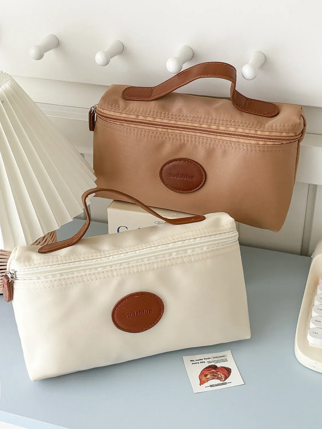 nouvelle trousse de toilette portable unisexe yt de haute qualité, élégante et légère, avec étiquette en cuir, sac à main en nylon pour le maquillage