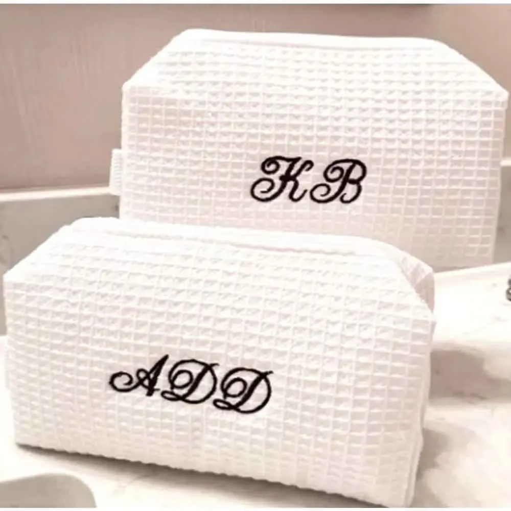 pochette de maquillage personnalisée brodée avec nom, sac cosmétique sur mesure, cadeau pour demoiselle d'honneur, cadeau pour lune de miel, cadeau pour l'équipe de mariage