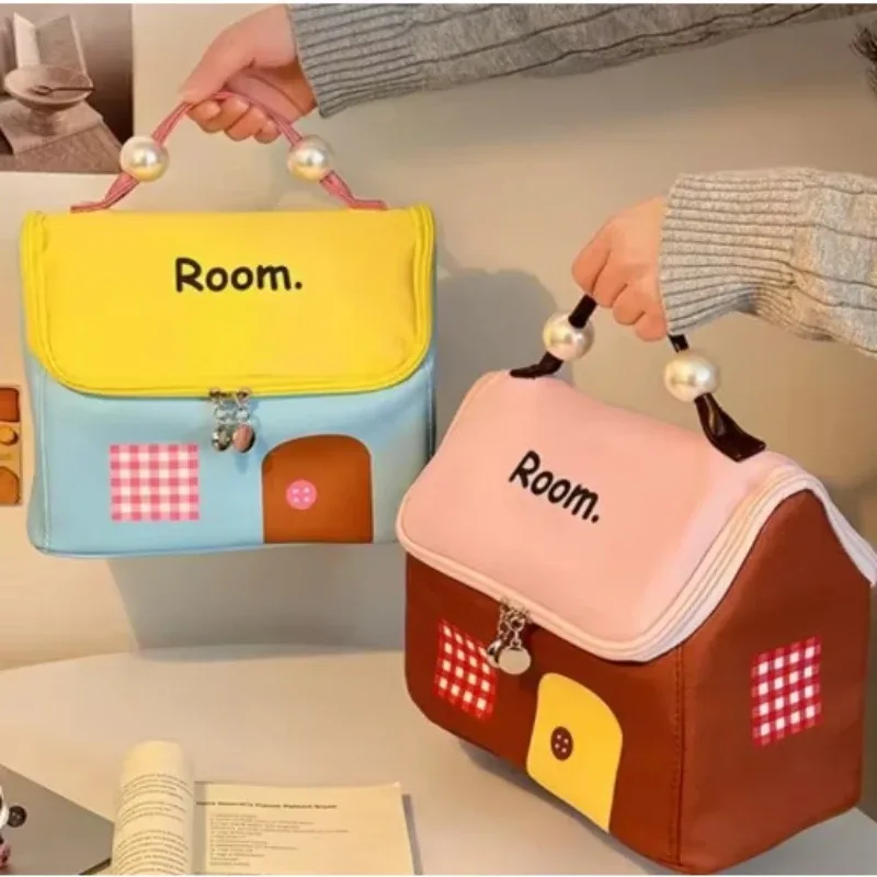 1 pièce nouvelle mini trousse de toilette portable en forme de maison avec poignée perlée, grande capacité, élégante, pour femmes et filles, cadeaux de voyage