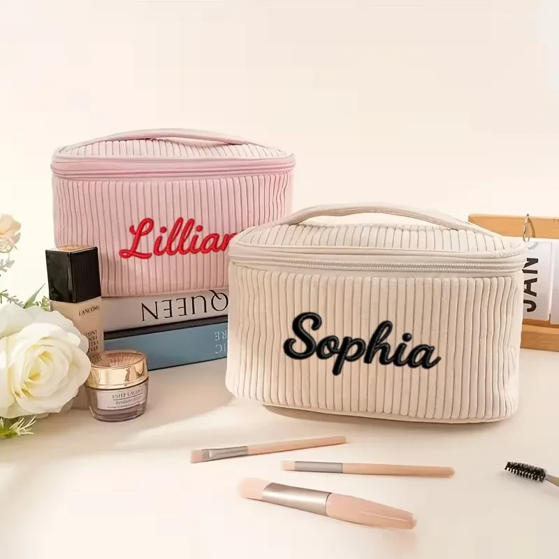 pochette cosmétique moelleuse personnalisée, idéale pour organiser les voyages et les articles de toilette quotidiens, un choix de cadeaux doux pour la fête des mères