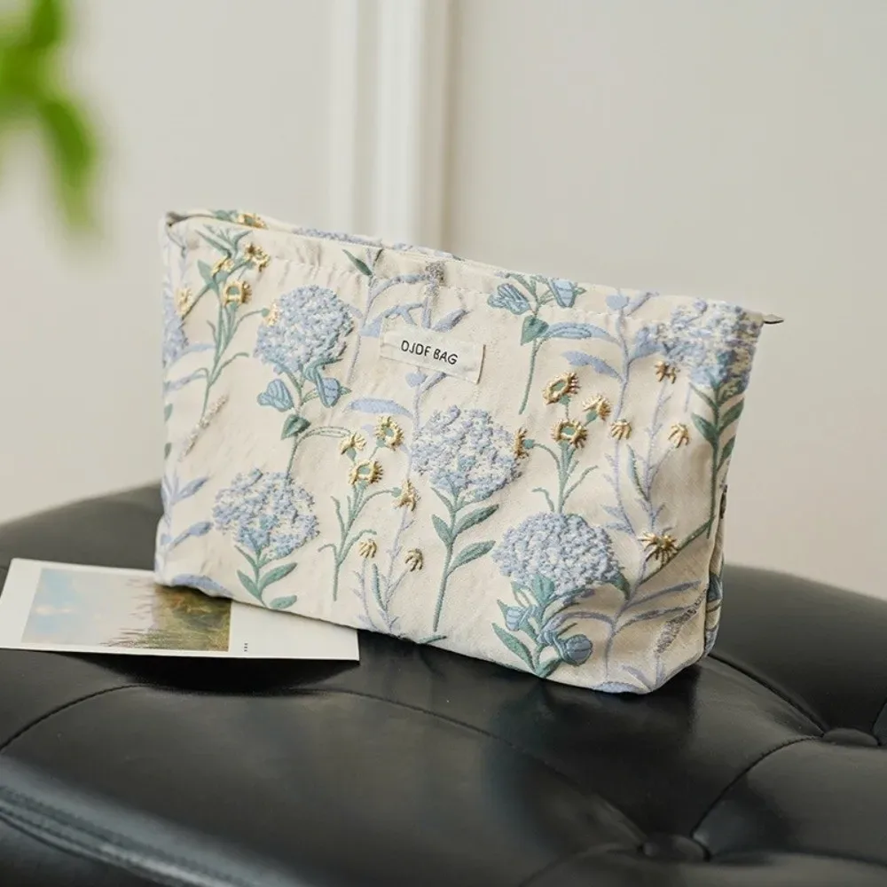 sac de maquillage de grande capacité à la mode, sac cosmétique brodé de fleurs couleur crème, sac de rangement pour articles de toilette et soins de la peau avec fermeture éclair pour femmes