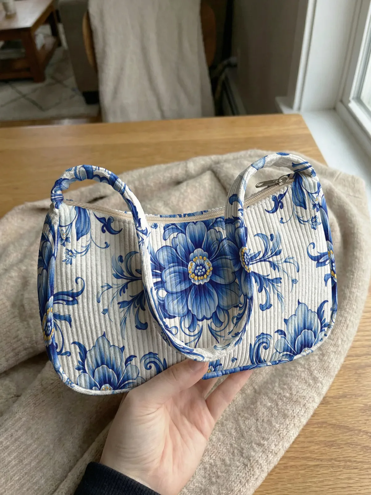 Sac à bandoulière tendance à imprimé floral bleu, sac sous le bras en velours côtelé blanc pour un usage quotidien décontracté