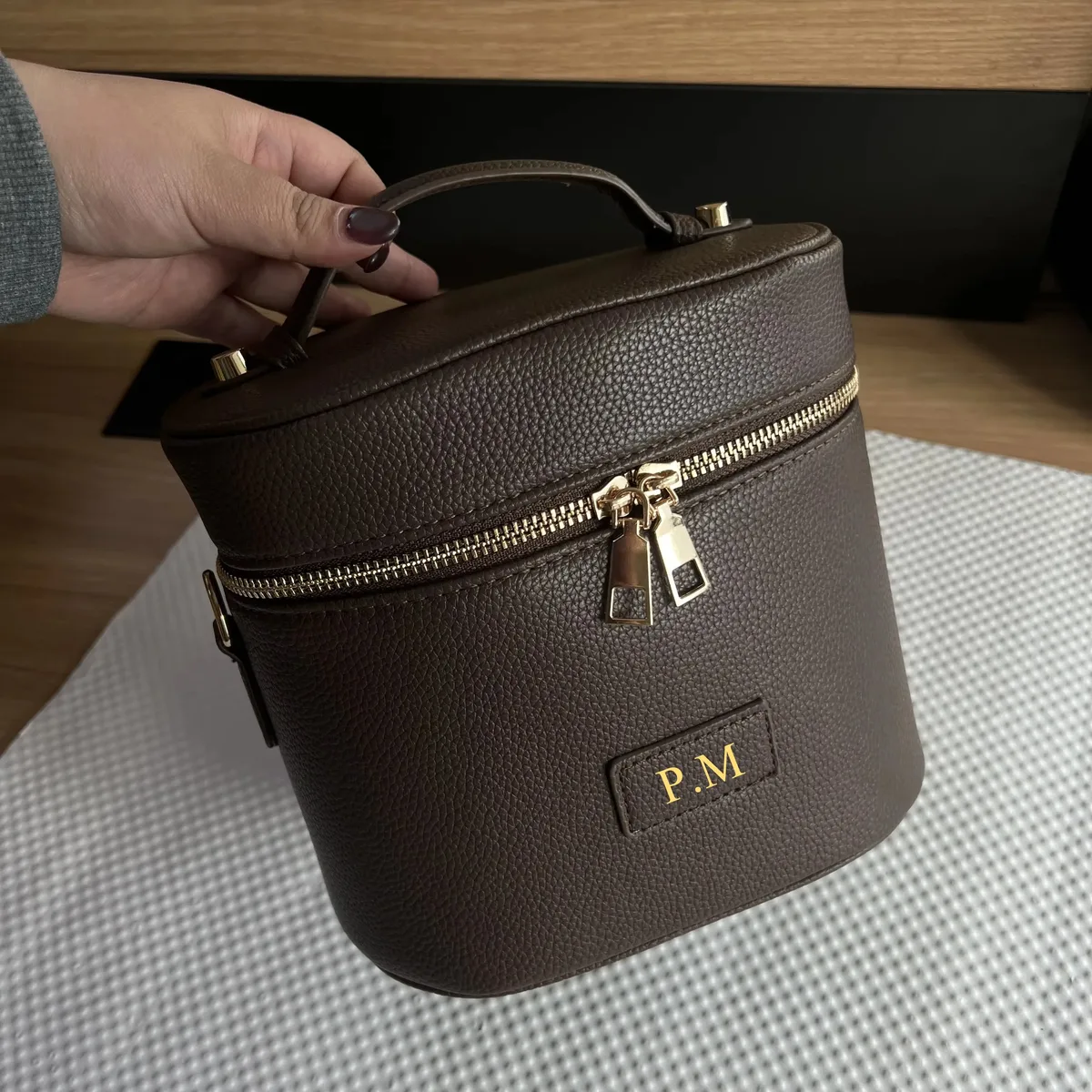 sac de voyage cosmétique portable personnalisé avec bandoulière, compartiment de rangement amovible et compartiment de lavage séparé pour femme