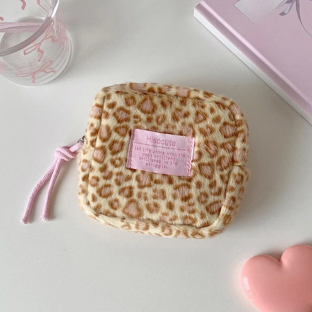 pochette cosmétique carrée en peluche à imprimé léopard, sac portable pour serviettes hygiéniques, petite trousse de maquillage, porte-monnaie à fermeture éclair pour étudiants, porte-cartes