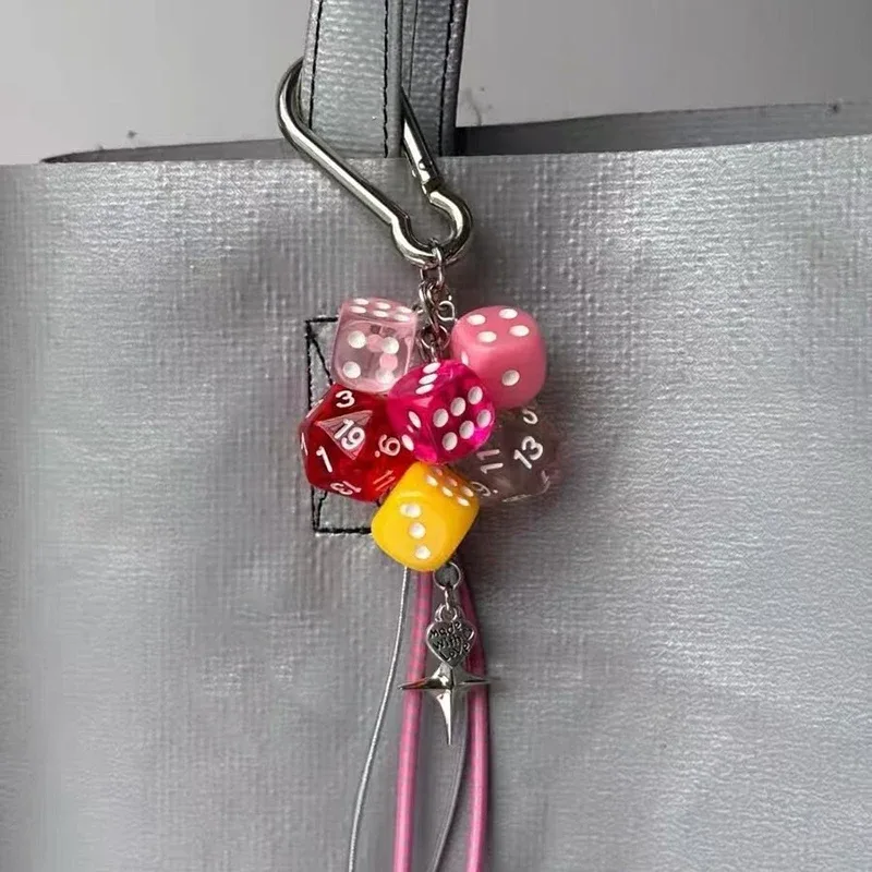 porte-clés dés irréguliers vintage, breloque de sac, personnalité y2k, boucle à nœud en fer en métal, nouveauté, sac à dos, accessoires de décoration, cadeau