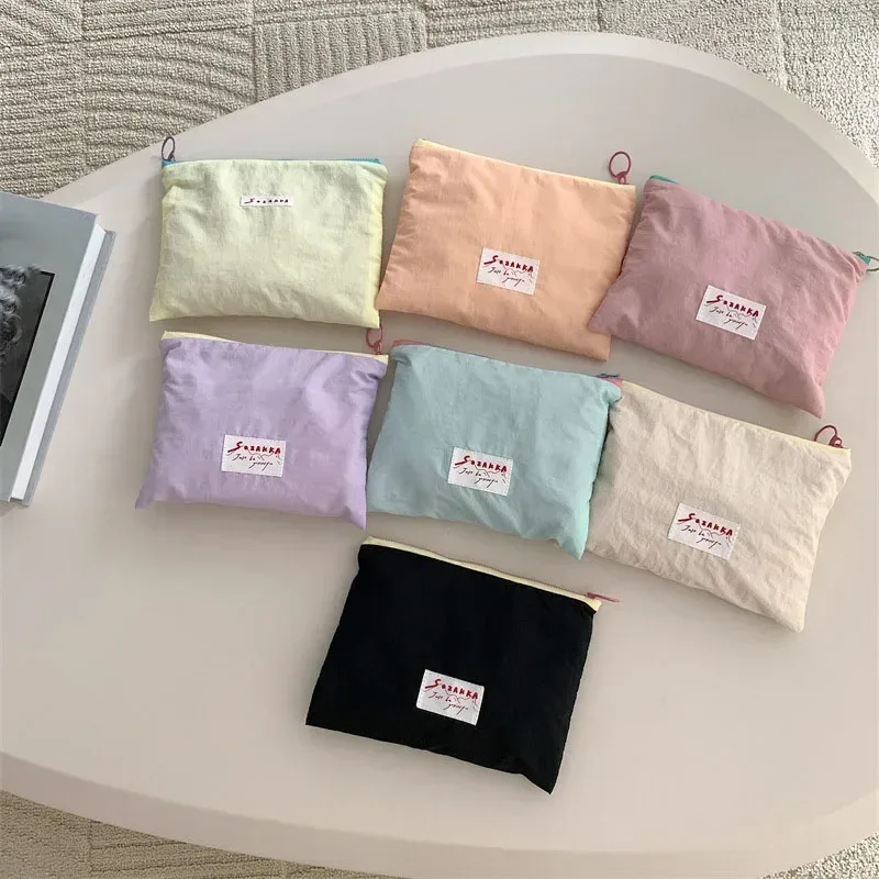 sacs de maquillage monochromes, rouge à lèvres cosmétique simple coréen, sac de rangement pour serviettes hygiéniques, étui à crayons pour étudiants, sacs d'évaluation poudres