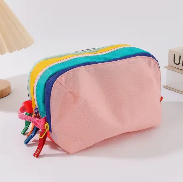 sac de voyage léger grande capacité pour maquillage et articles de toilette, sac à bandoulière de voyage couleur dopamine, sac de toilette suspendu en nylon imperméable
