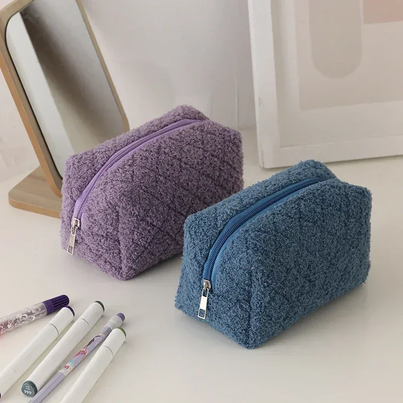 trousse de maquillage en peluche pour femme, trousse de voyage douce, trousse de maquillage mignonne pour femme, document solide, accessoires de la présidence, 1 pc
