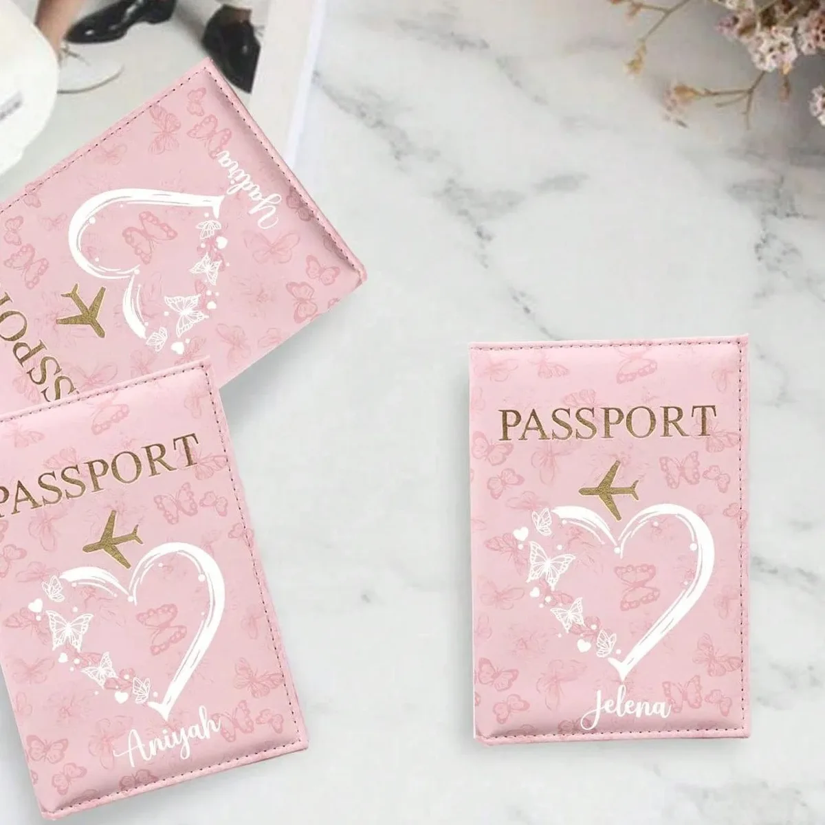 1 pièce porte-passeport personnalisé avec nom, motif papillon, organiseur de documents de voyage, étui à cartes, portefeuille de passeport unisexe