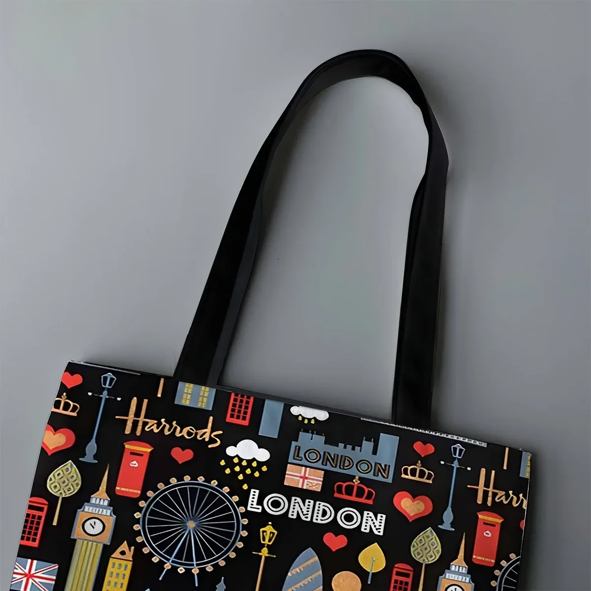 sac fourre-tout pour femme avec motifs emblématiques de londres, sac à bandoulière ouvert, imprimés big ben, taxi londonien et bus rouge, en polyester durable, pour tous les jours
