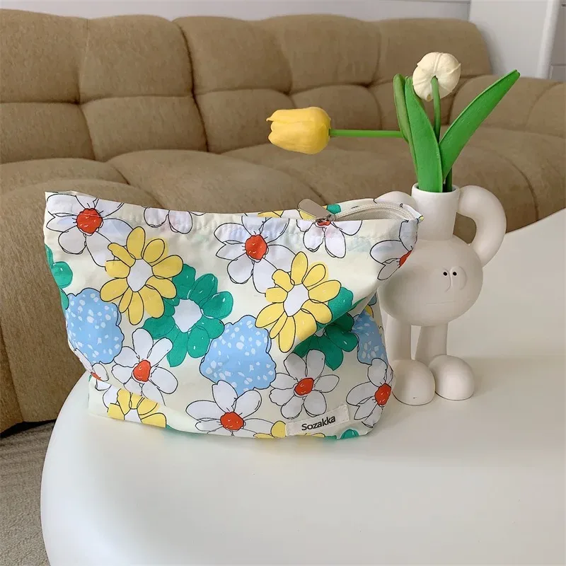 sac de rangement pour rouge à lèvres cosmétique de voyage à fermeture éclair florale pour femmes, portefeuille kawaii, trousse de maquillage, sacs à main, trousse à crayons, trousse d'évaluateurs, mignon