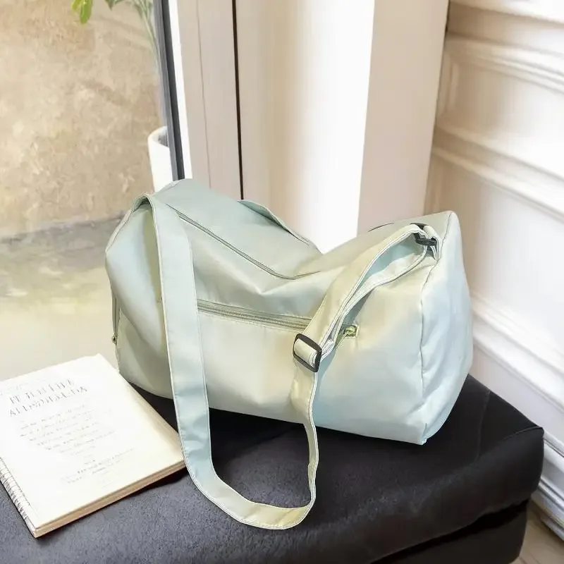 sac de sport en nylon beige résistant à l'eau avec sangle réglable, grande capacité pour la salle de sport, les voyages et les trajets quotidiens