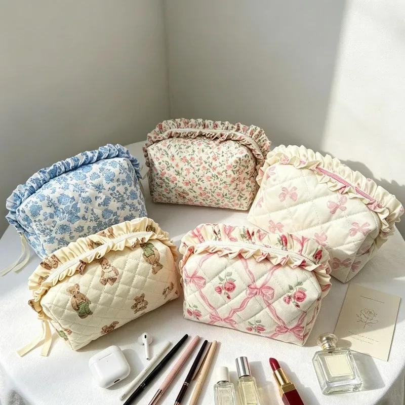 pochette de maquillage matelassée à imprimé floral et volants pour femme, organiseur de maquillage portable, étui de rangement pour voyage et toilette