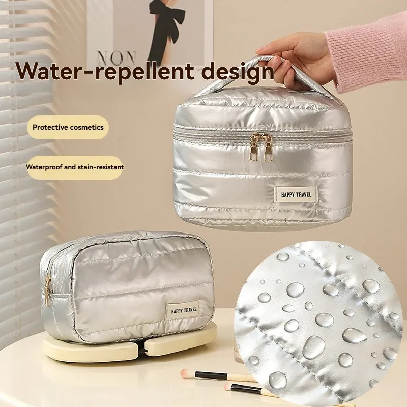 sac de maquillage haut de gamme doré, sac de rangement multifonctionnel argenté, sac de toilette portable de grande capacité pour une utilisation en extérieur