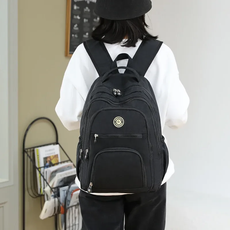 sacs à dos étanches en nylon pour femmes, sacs à dos de grande capacité pour femmes, sacs à dos de loisirs et de voyage pour femmes, haute qualité