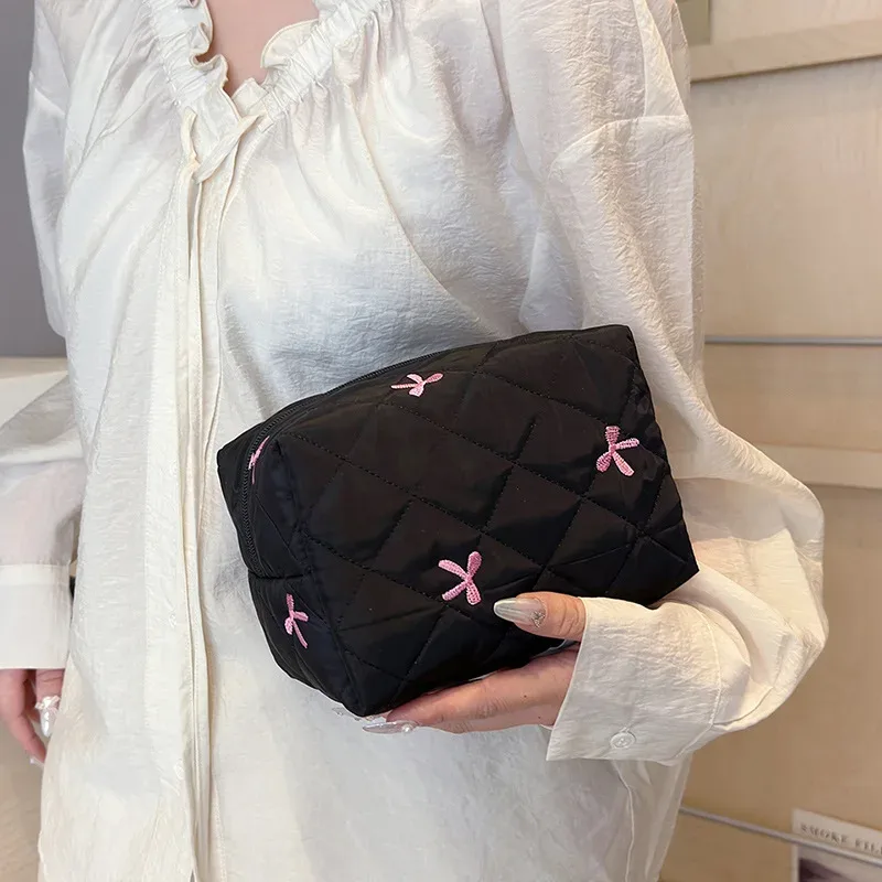 trousse de maquillage brodée avec nœud pour femmes, sac de rangement de voyage de grande capacité pour cosmétiques et articles de toilette