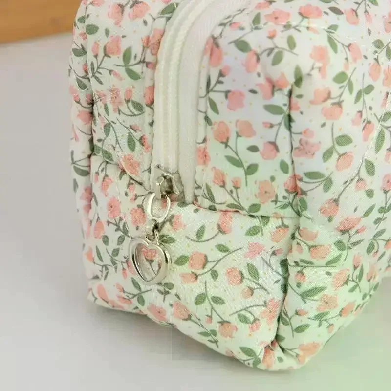 trousse de maquillage rose matelassée à motifs floraux, sac de rangement portable pour monnaie, pochette de voyage à fermeture éclair, pochette cosmétique multi-usages