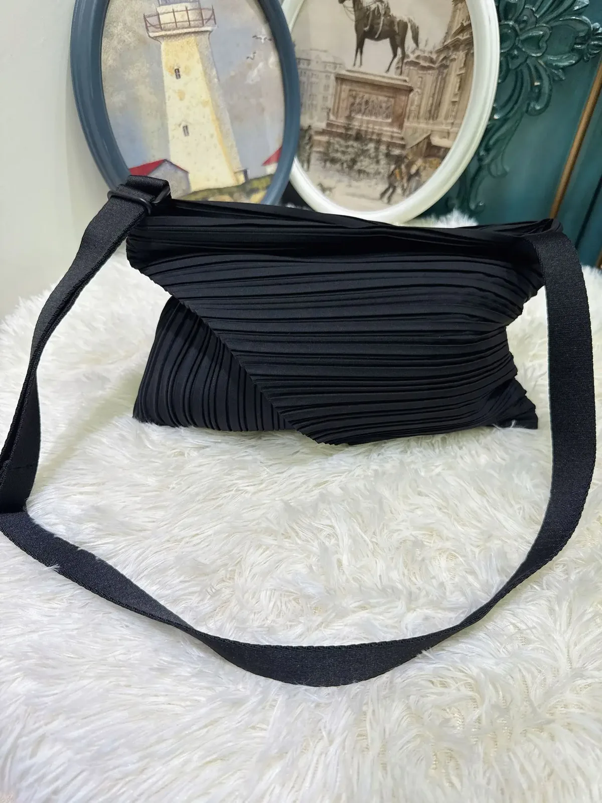 Sac bandoulière Miyake japonais décontracté et sportif, plissé, style Gyoza, pour hommes et femmes, avec grande capacité et fermeture éclair simple -- Sans étiquette