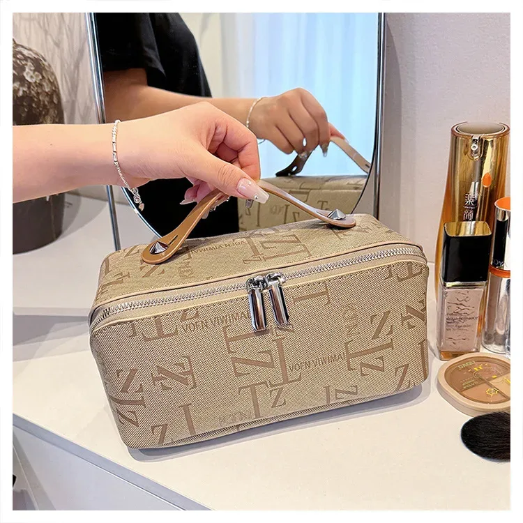 nouvelle trousse de toilette et de maquillage portable multifonction pour femme, sac à main en forme d'oreiller avec lettres, idéale pour le voyage