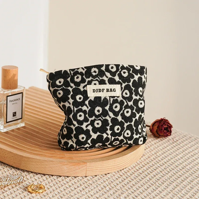 sac de maquillage pour femmes, marguerite brodée blanche, porte-monnaie portable, étui pour clés, cosmétiques, rouge à lèvres, sac de rangement, sac de doublure de banlieue ins