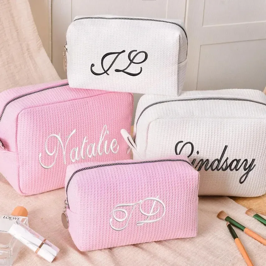 pochette de maquillage personnalisée brodée avec nom, sac cosmétique sur mesure, cadeau pour demoiselle d'honneur, cadeau pour lune de miel, cadeau pour l'équipe de mariage