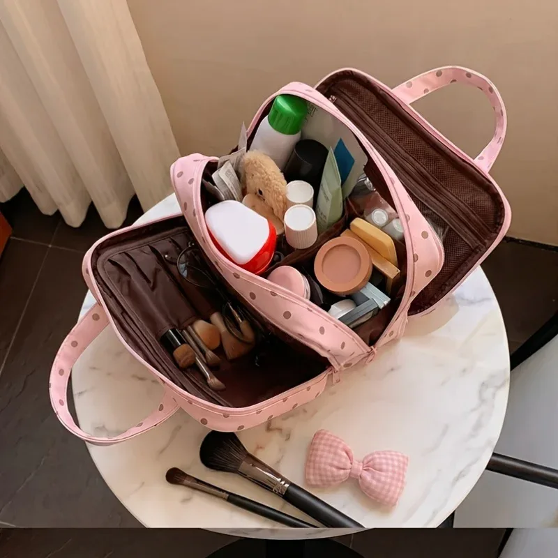 nouvelle trousse de toilette de voyage grande capacité à pois en pu 2026, organisateur de valise suspendu à trois niveaux multi-poches avec poignée robuste