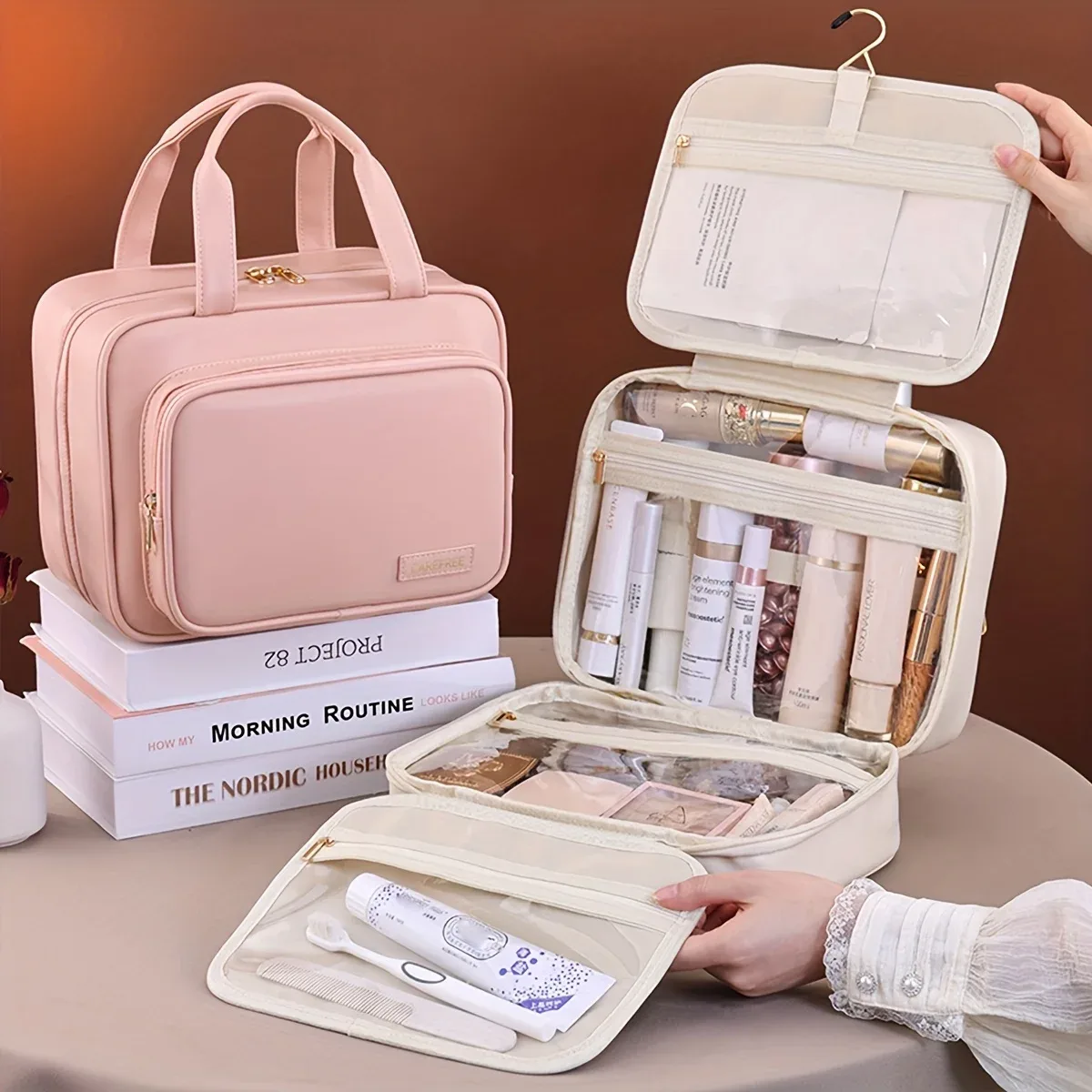 Nouveau sac à cosmétiques suspendu en cuir PU pour femmes, rangement Portable, organisateur de maquillage, sacs de rangement de toilette de voyage de grande capacité