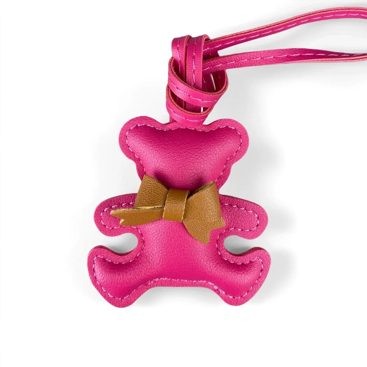 mignon charme en cuir pu en forme d'ours, adorable pose de câlin avec un petit nœud, pendentif animal pour sacs à main et sacs à dos, cadeau pour femmes