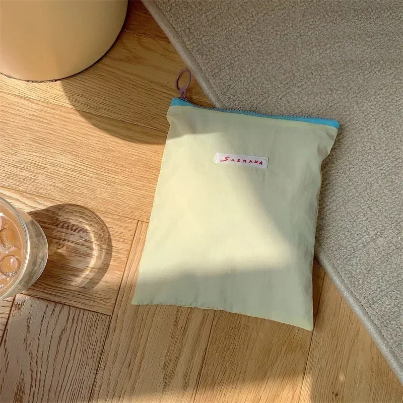 sacs de maquillage monochromes, rouge à lèvres cosmétique simple coréen, sac de rangement pour serviettes hygiéniques, étui à crayons pour étudiants, sacs d'évaluation poudres