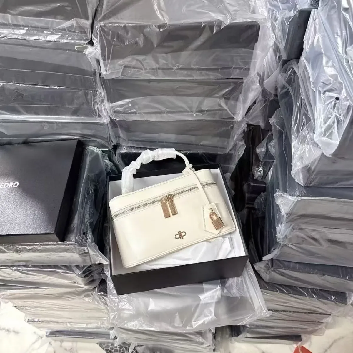 nouveau sac à main pedro 2026, simple et unique, polyvalent pour les trajets quotidiens, sac bandoulière, petit sac carré pour femmes.