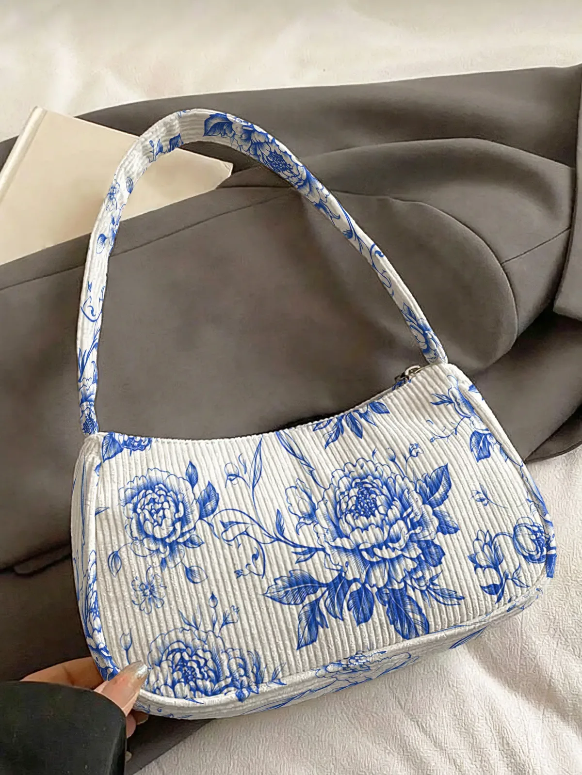 sac à bandoulière tendance à imprimé floral bleu, sac sous le bras en velours côtelé blanc pour un usage quotidien décontracté