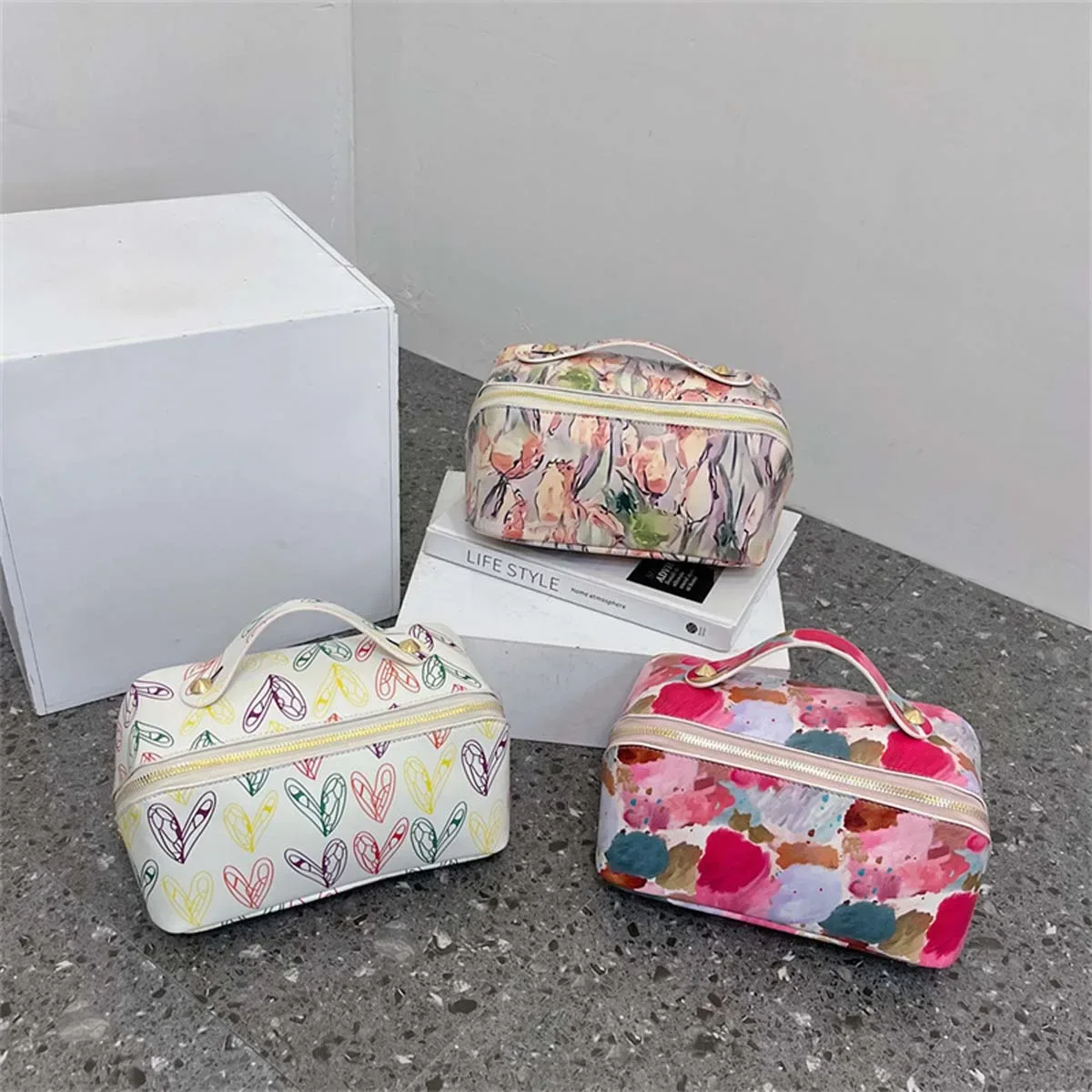 sac de maquillage en cuir pu, nouveau sac à main portable de grande capacité, haut niveau d'apparence, graffiti, sac de rangement de maquillage pratique de voyage