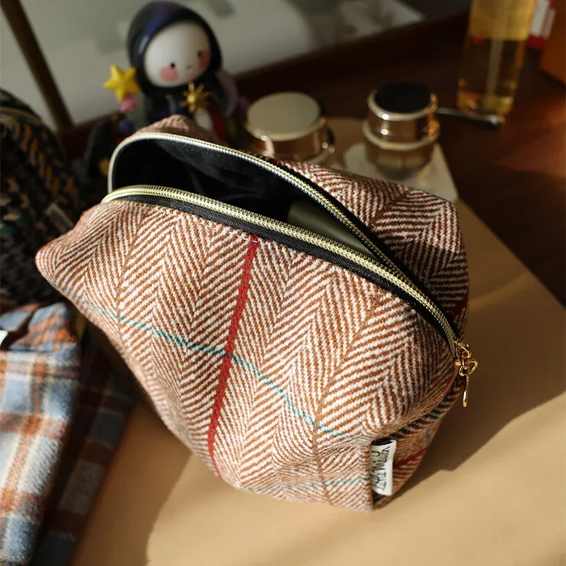 sac à cosmétiques en laine à carreaux, grand sac de rangement portable multifonctionnel, petit sac de toilette tridimensionnel portable frais