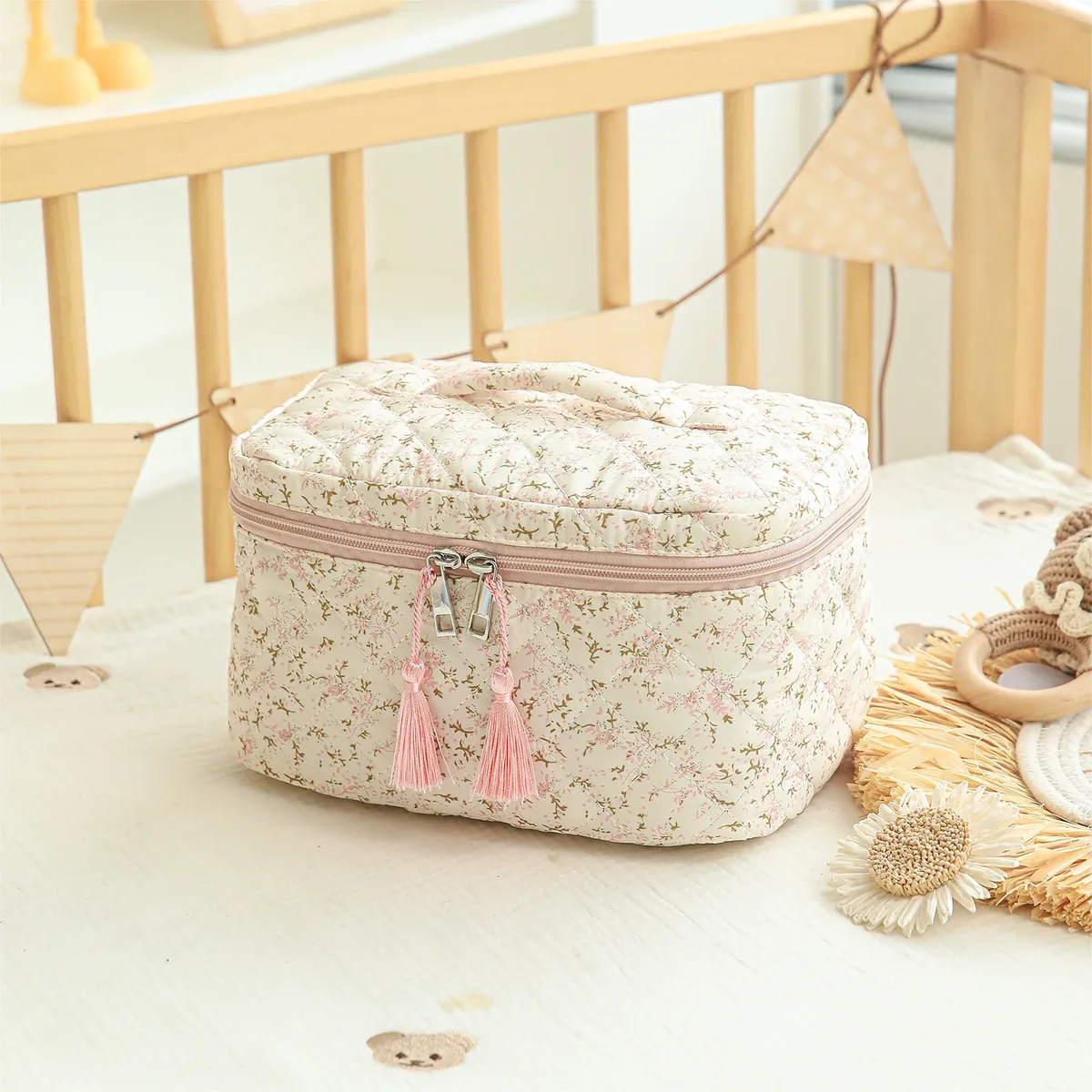 trousse de voyage matelassée florale pour femme avec fermeture éclair, grande capacité, pochette à crayons pour les voyages, le travail et le quotidien
