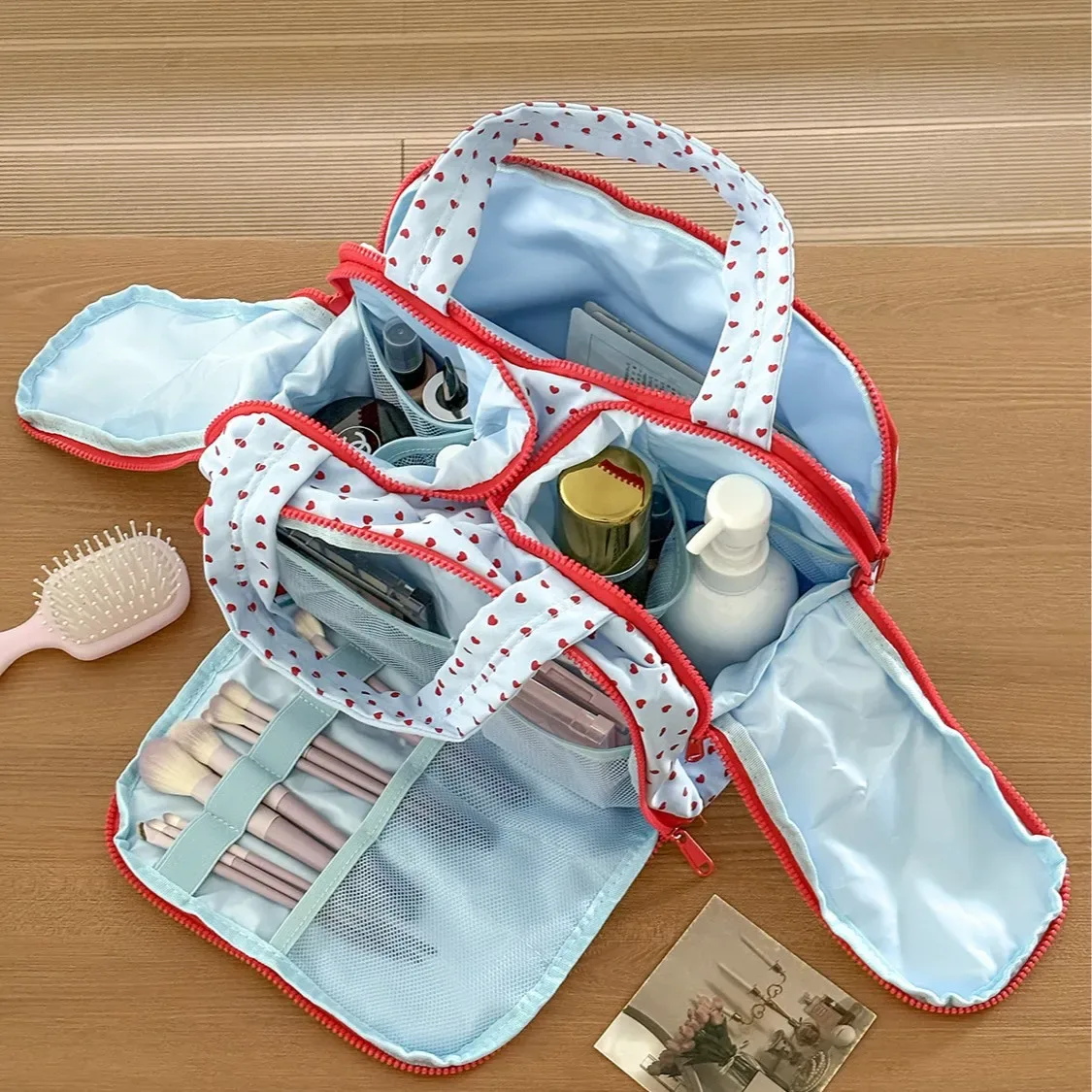 Sac à cosmétiques portable à motif de cœur bleu, nouveau sac de rangement de toilette de voyage portable de grande capacité avec compartiments