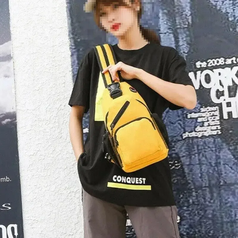 sacs de poitrine pour femmes, sac à dos réglable et sac à bandoulière simple avec trou pour écouteurs, petit sac messager de sport de voyage oxford pour filles